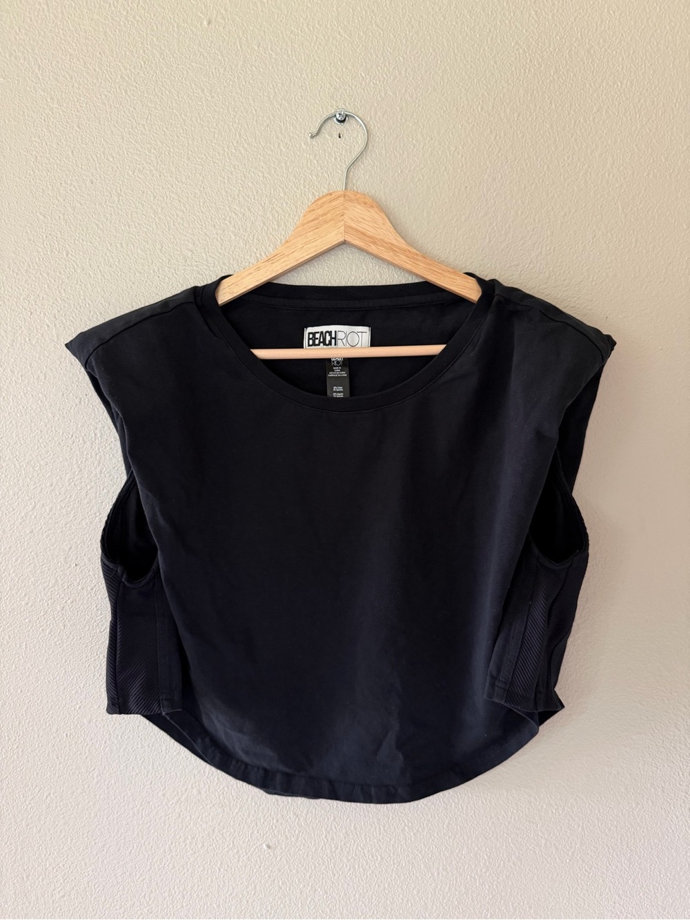 Beach Riot Dunes Muscle Cropped Tank Tee Black Boxy Loose Fit Padded Shoulders L - Picture 3 of 7